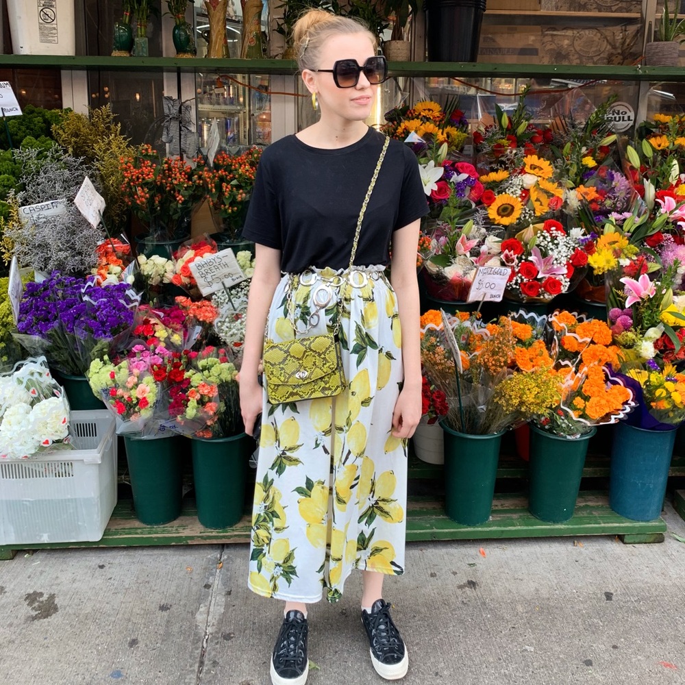 Adorable lemon print skirt!